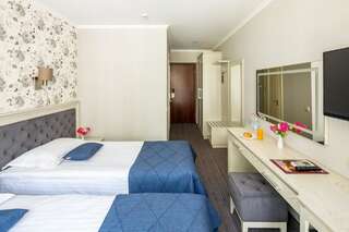 Отель Євроотель Львов Стандартный двухместный номер с 2 отдельными кроватями-2