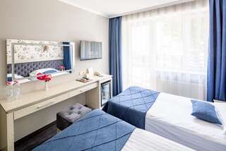 Отель Євроотель Львов Двухместный номер с 2 отдельными кроватями и балконом-4