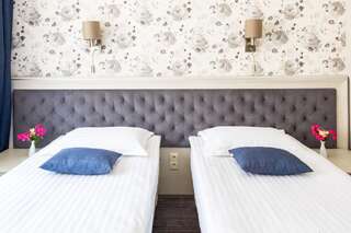 Отель Євроотель Львов Стандартный двухместный номер с 2 отдельными кроватями-3