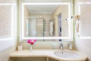 Отель Євроотель Львов Двухместный номер с 1 кроватью и балконом-6