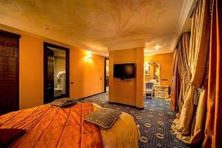 Отель Євроотель Львов Улучшенный люкс-2