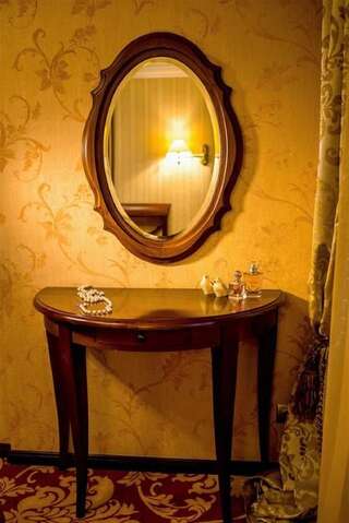 Отель Євроотель Львов Люкс-5